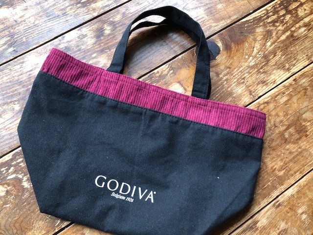 ゴディバの福袋バッグ（筆者撮影）