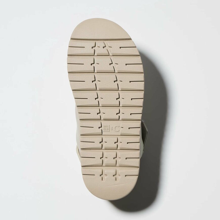 出所：ユニクロ公式　クロスストラップサンダル