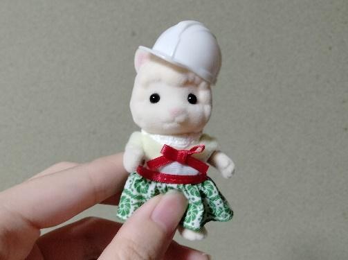 筆者撮影（山田化学株式会社、ミニチュア ショベル＆ヘルメット）