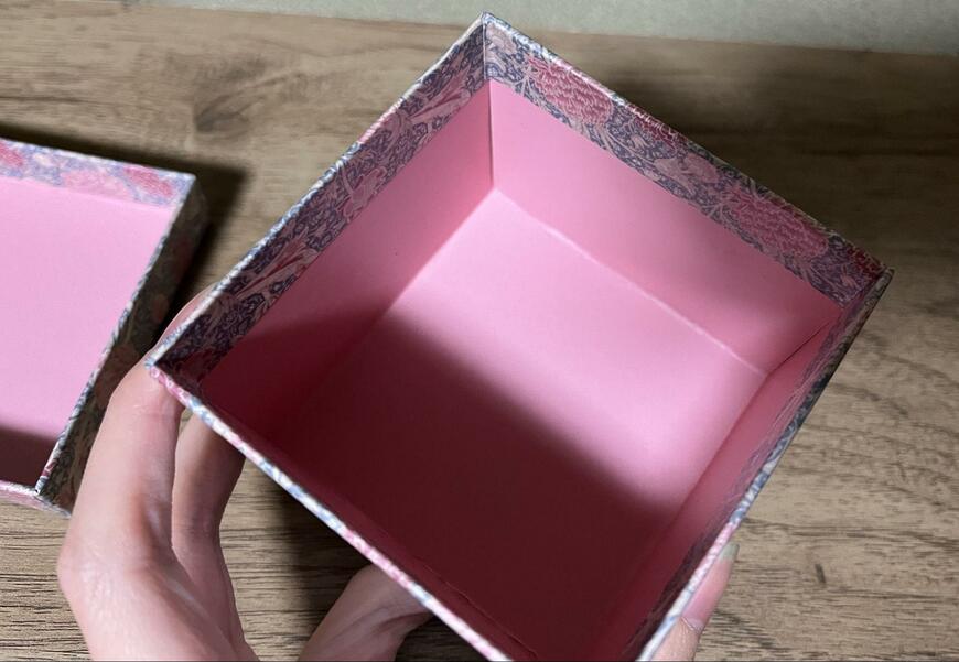 筆者撮影（セリア、ペーパーボックス キューブ 小 マスターピースコレクション/WM）