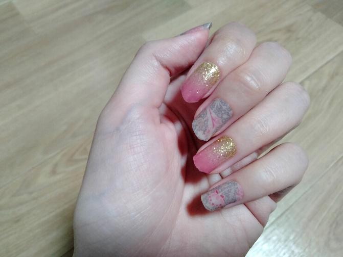 筆者撮影（キャンドゥ、モリスネイルシール ハンド クレイ）