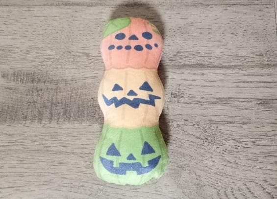 筆者撮影（キャンドゥ、23HW猫用またたび入りおもちゃ）