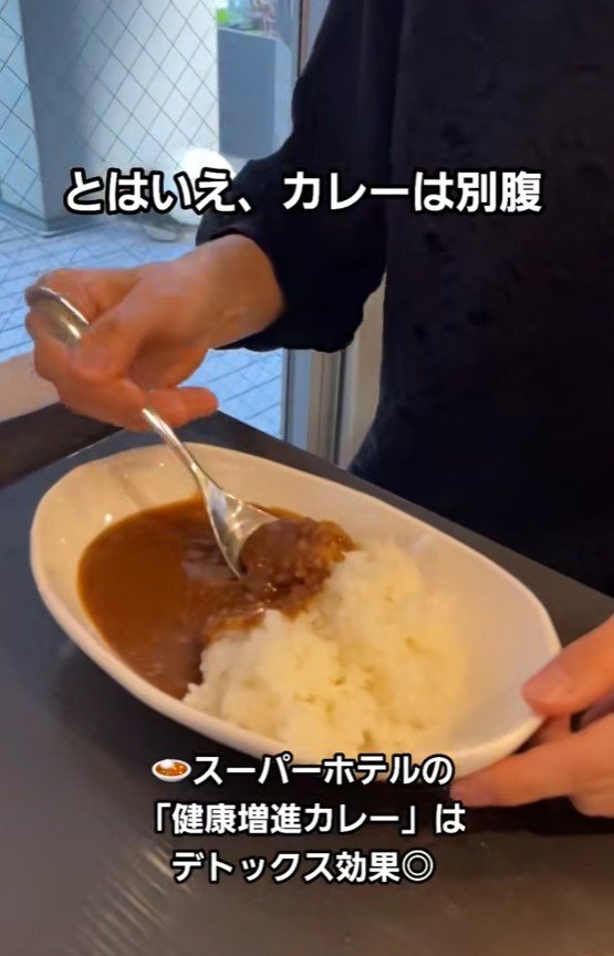 お腹いっぱい食べるけどカレーは別腹