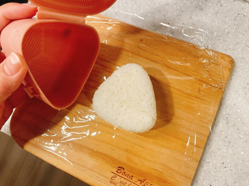 ダイソーの「ふっくらおにぎりケース」