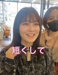 長めのサイドが可愛いショートボブに挑戦してイメチェンに成功した25歳女性！
