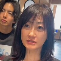 「外ハネヘアにしたい」女性が来店　ストレートミディアムからゴージャスな外ハネスタイルに大変身！