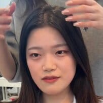 「面長が気になる」女性が顔まわりカットで小顔見えするヘアにスタイルチェンジ