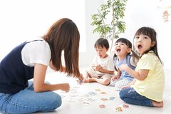 子ども向け英語スクールに通っても、ペラペラになるとは限らない？！子どもの英語力アップに必要なのはコレ