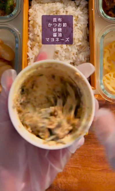 マヨネーズと出汁がらを使ったタレはご飯との相性抜群