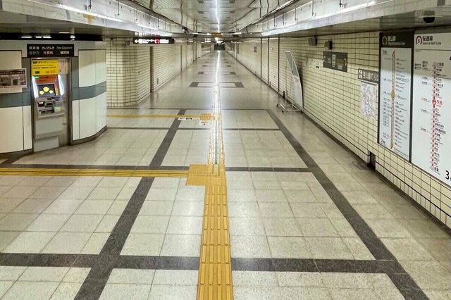 名古屋で目撃された「乗換通路」に目を疑う　無限回廊のような光景に驚き「不思議ゾーン」