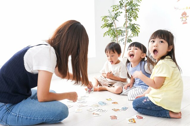 子ども向け英語スクールに通っても、ペラペラになるとは限らない？！子どもの英語力アップに必要なのはコレ