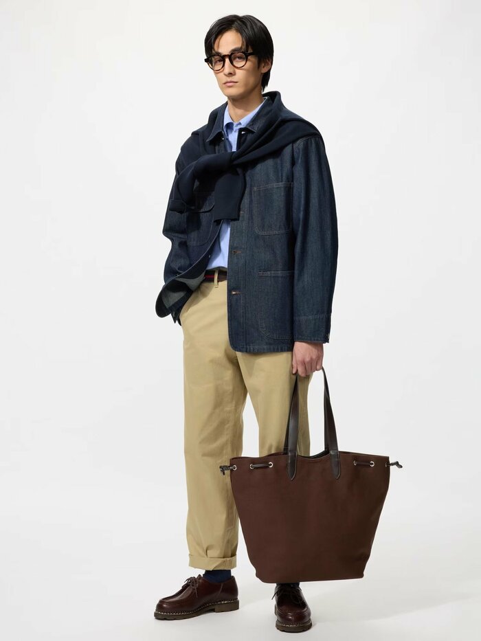 カジュアルなトートバッグながらもシックで上品な雰囲気を演出