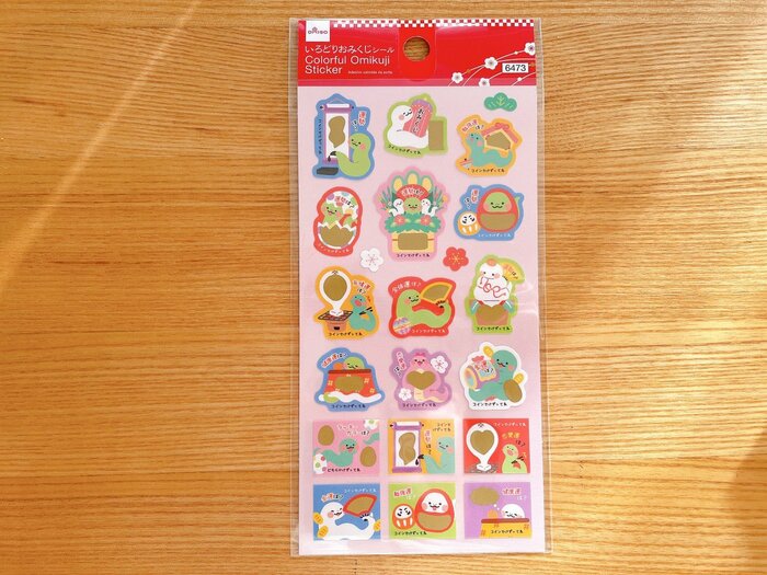 縁起物など、お正月らしいイラストが描かれたシール