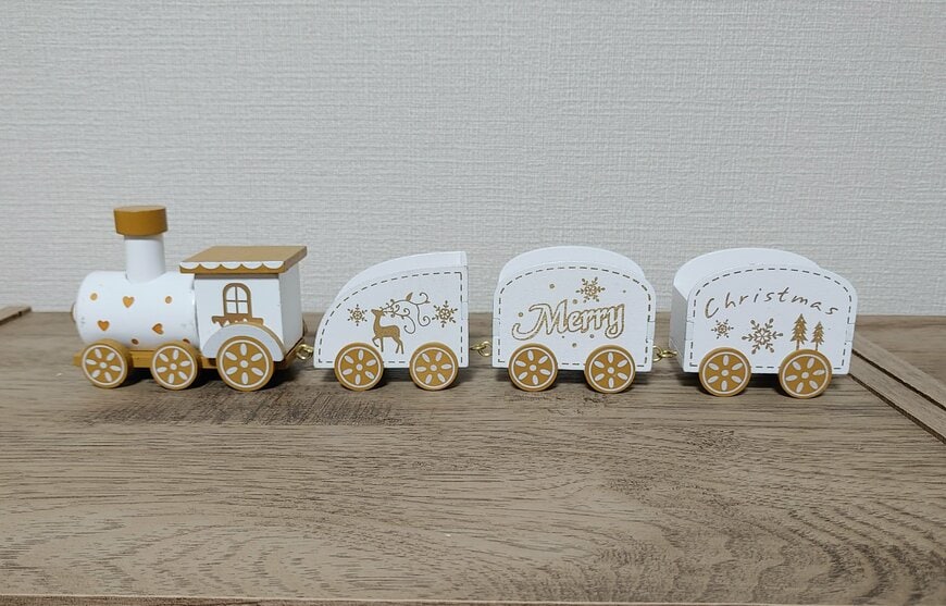 筆者撮影（ダイソー、クリスマス機関車（ホワイト））