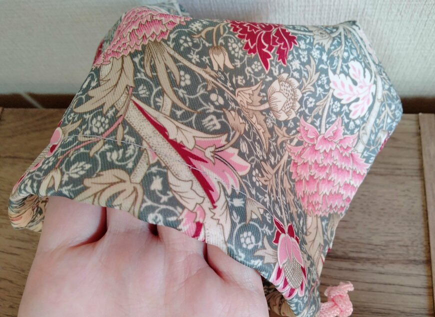 筆者撮影（セリア、ランチバッグ ウィリアムモリス柄）