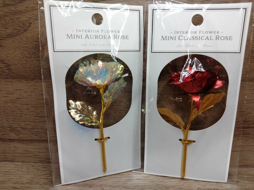 筆者撮影（セリア、ミニオーロラローズ・ミニクラシカルローズ）