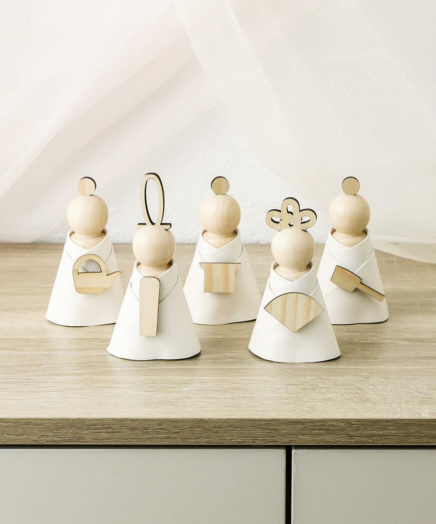 出所：パルグループ公式ファッション通販サイト 3COINS ひな人形3段／ひな祭り