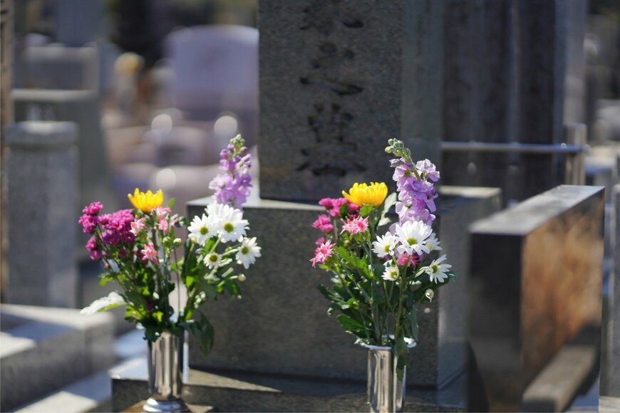 【お墓】購入予定者の半数が「墓じまいを想定」のリアル。みんなのお墓購入費用はいくら？ 