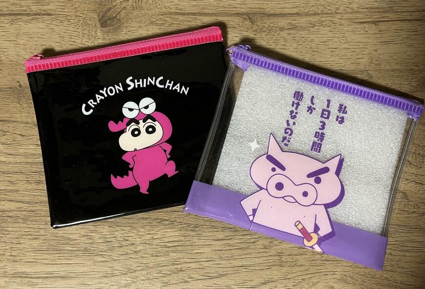 ダイソー、クレヨンしんちゃんミニフラットポーチ2種の画像