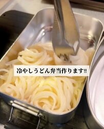暑い時期に食べたい「冷やしうどん弁当」が話題！麺のくっつきを防止する工夫にも注目