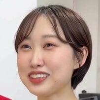 「額が広い」悩みを前髪を下ろして解消。すっきり軽やかな『丸みショート』で印象チェンジ
