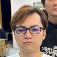 周りから怒っているように見られることに悩む男性がパーマとカラーで大変身！まさかの仕上がりに感動