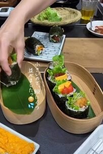 【50代主婦が作るお弁当】具材が溢れる”のり巻き”と星がのった”お蕎麦”が素敵！綺麗で美味しそうな盛り付けは必見！