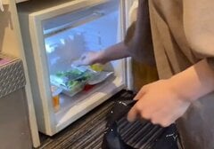 ホテルの冷蔵庫にたくさんの食料を入れようとしたら…「やばいこの前の私」「そのくらいは余裕」と反応
