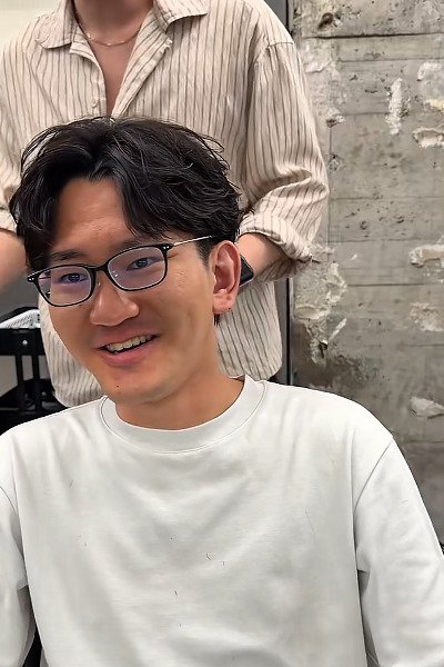 笑顔になる男性