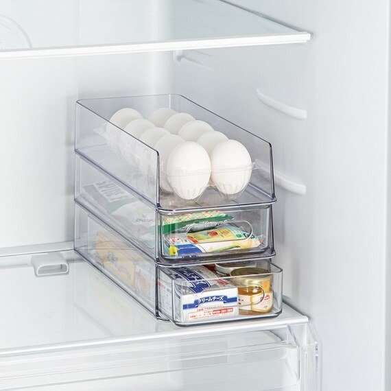 散らばりがちな小さい食材は冷蔵庫ラックがおすすめ！この後も便利な収納グッズを紹介します