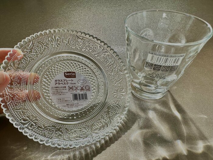 「ガラスプレートアラベスク15cm」と「じょうぶなグラス ラッシュ240」の2種を購入