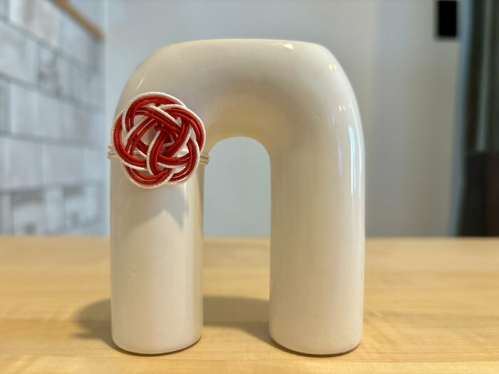 シンプルな花瓶がオシャレに変身です