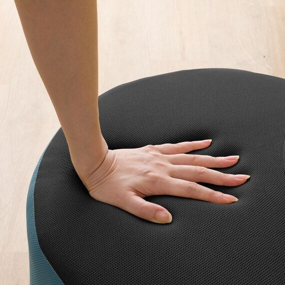 ニトリの回転ゲーミング椅子、ほどよい弾力を伝える商品画像