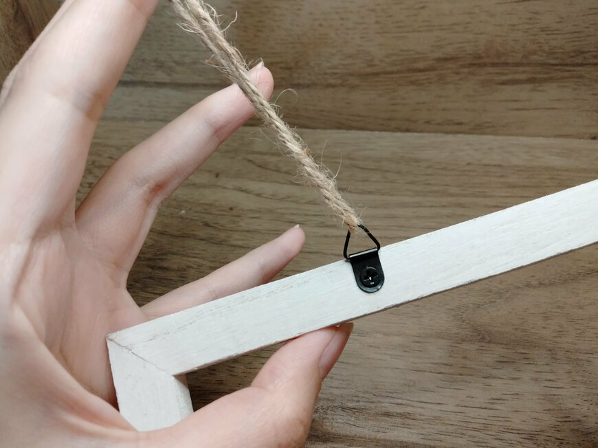 筆者撮影（セリア、ウッドハンギング一輪挿し）