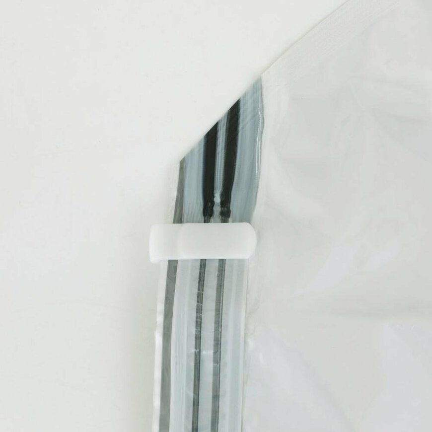 出所：株式会社コメリ　吊るせる衣類圧縮袋