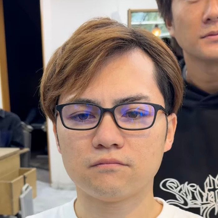 周りから怒っているように見られることに悩む男性がパーマとカラーで大変身！まさかの仕上がりに感動