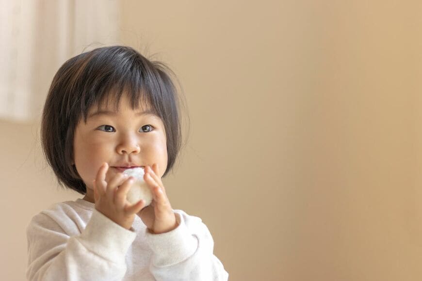 【子供あるある】気分に振り回される「食事風景」9万いいね　　「ほんとそれ」「めっちゃわかる」と共感の声