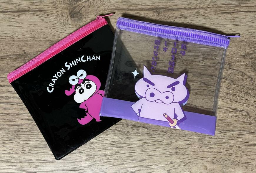 ダイソー、クレヨンしんちゃんミニフラットポーチ2種の画像