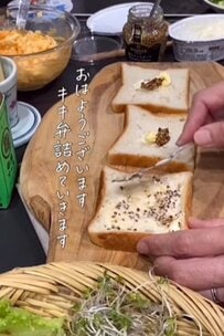 「何回も見てしまう」朝が早い夫につくるのは…具だくさんで分厚い「サンドイッチ弁当」！パスタとプリン付きで羨ましい。