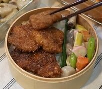 【新潟風お弁当】里芋の煮物やタレカツがたっぷり！新潟出身のSNSユーザーも喜ぶ出来栄え