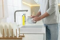 【共働き世帯】あなたの家庭はどっち？共働きと専業主婦の家計を徹底比較！共働き世帯と専業主婦世帯の「年収・貯蓄額」の差