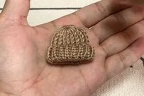 【100均DIY】目からウロコのアレンジ術！セリアの「ミニチュアニット帽」が秋冬映えする「キーホルダー&キーカバー」に大変身