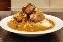 SNSで話題【CoCo壱番屋】の「ホロ肉ドカンと豪快カレー」　圧倒的なデカ盛り具合にノックアウト