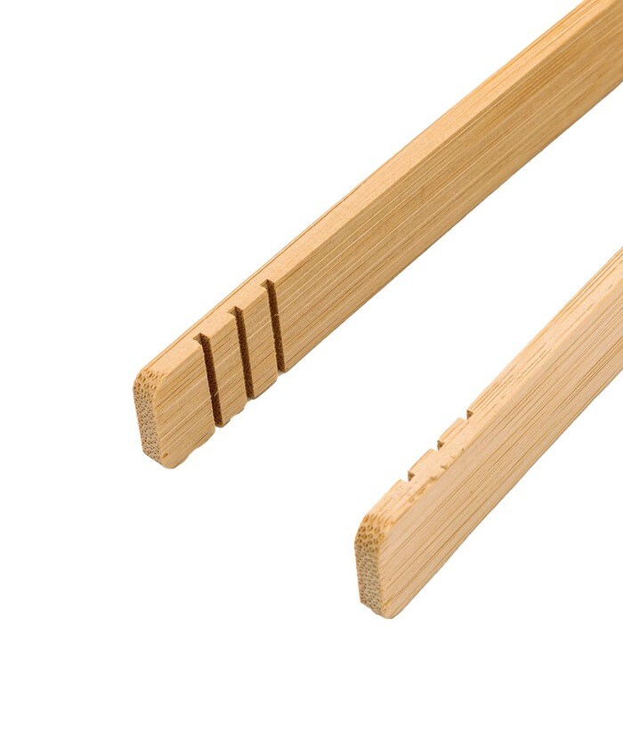 食材をしっかりつかめるように、すべり止めの切り込みが入っています