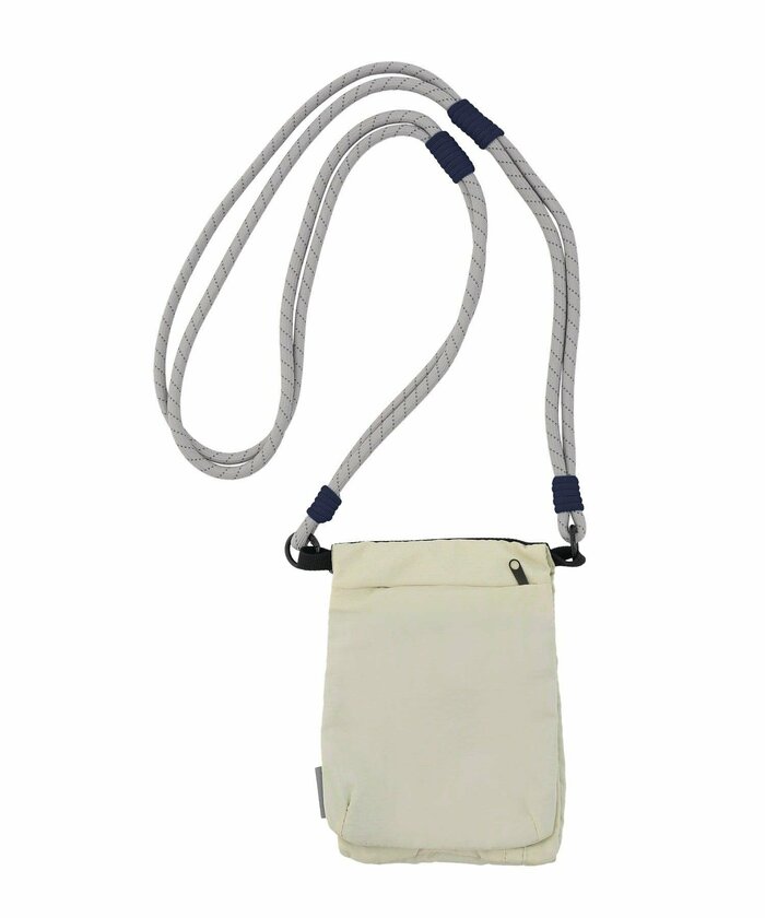 ショルダー紐はポリエステル素材の丸紐タイプ