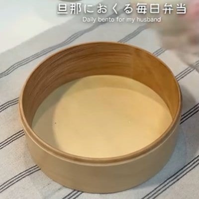 妻が夫に作る【おにぎり弁当】〈オーナメント〉や〈雪だるま〉のおかずに冬を感じると話題