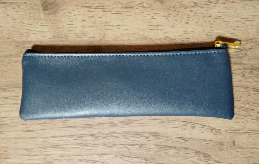 筆者撮影（セリア、ペンケース ウィリアム・モリス デザイン）