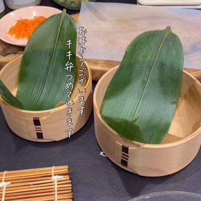 【高菜おにぎり弁当】〈唐揚げ〉や〈卵焼き〉がぎゅうぎゅう詰め！彩り豊かで見栄えも最高と話題