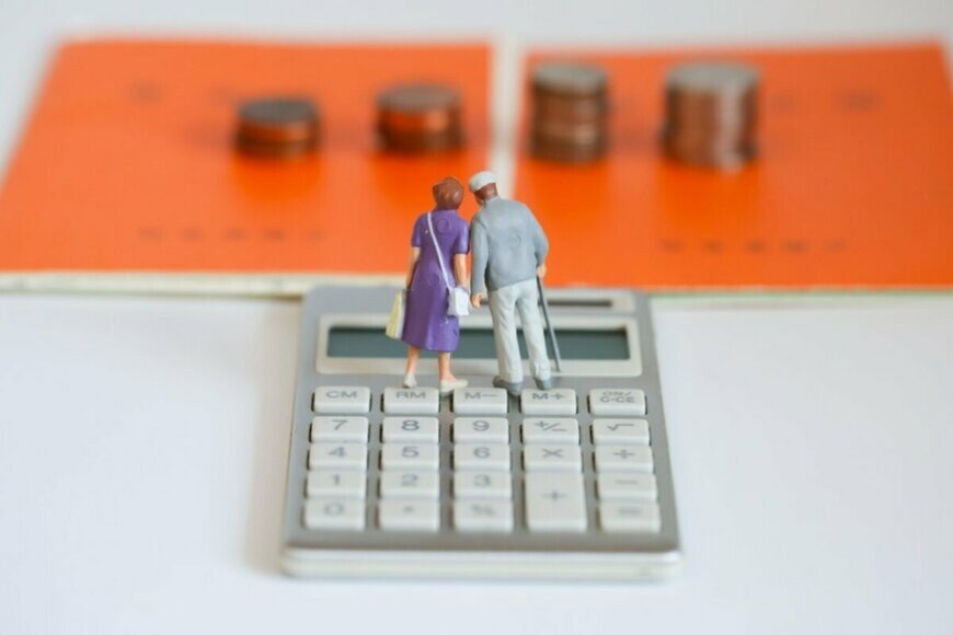 【年金の一覧表】60歳～90歳以上《国民年金・厚生年金》の平均受給額はいくら？5歳刻みでチェック！