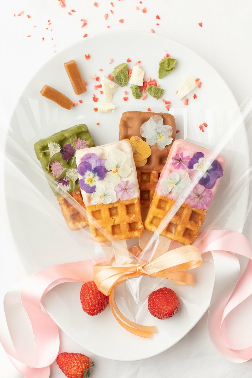 画像出所：エディブルフラワー／ジャパンリゾート株式会社「【食べるブーケ？！】京都生まれのワッフルバーが花束に変身！2023年の母の日は、目と舌で楽しむ"超華やかブーケワッフル"で、お母さんを笑顔に◎4/14(金)〜早割受付開始」